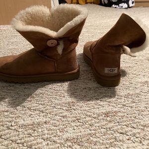 barely worn uggs. MAKE AN OFFER!!